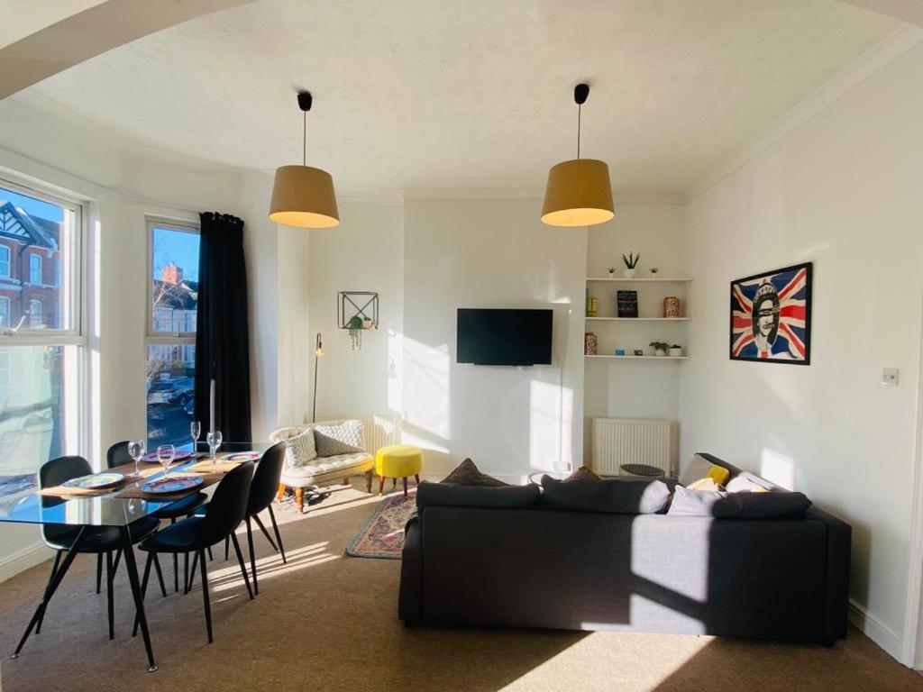 Unique Sea View Apartment Hastings Kültér fotó